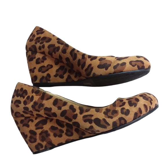 ☆☆SOLD☆☆ CL by Laundry Animal Print Wedge Heels - Picture 5 of 7